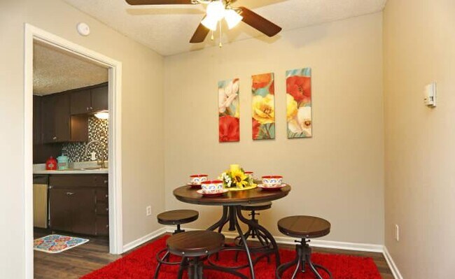 Building Photo - 2 bedroom in Dallas TX 75243