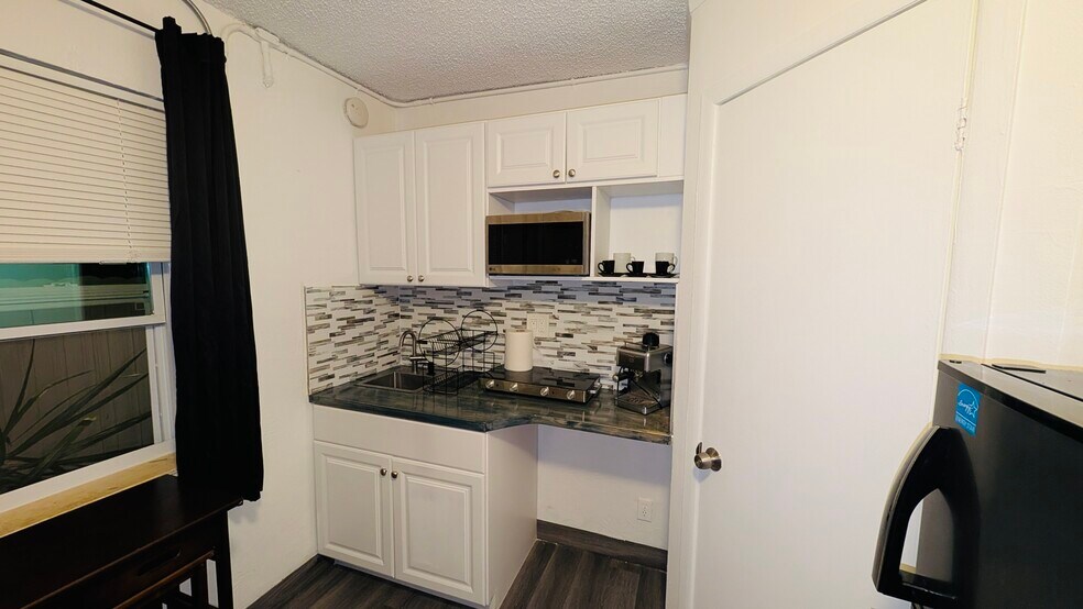 Building Photo - 1906 Rodman St