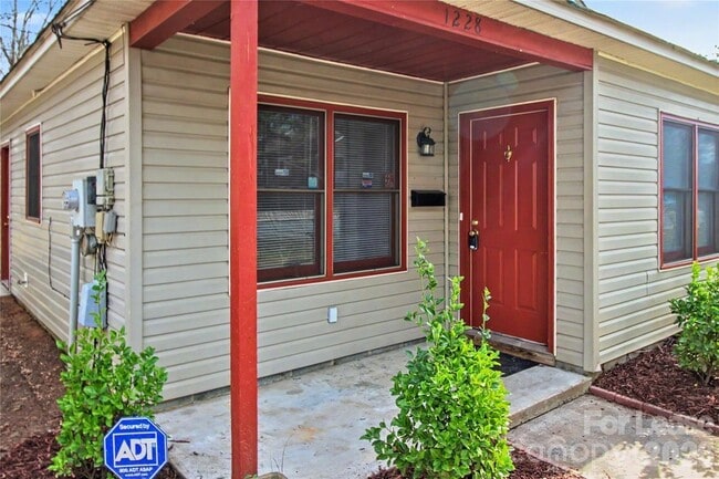 Building Photo - 1228 Pegram St