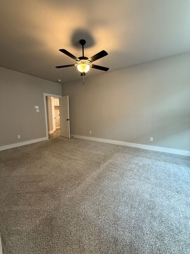 Building Photo - 3/2/2 GODLEY ISD - CUSTOM Upgrades Pets Welcome Commuter Friendly