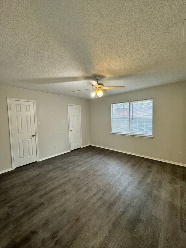 Building Photo - "Charming Lubbock Home: 3-Bedroom, 2-Bath Sanctuary with 1157 Sq Ft of Comfort!"