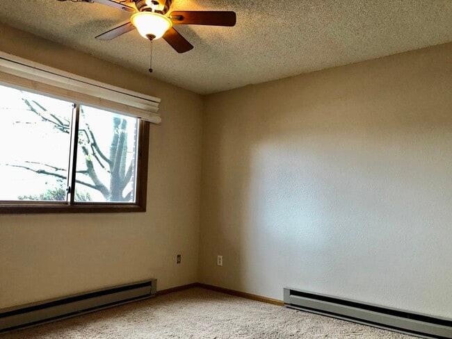 Building Photo - Beautiful Condo in Aspen Village