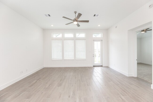 Building Photo - 7819 Cattail Shallows Ln