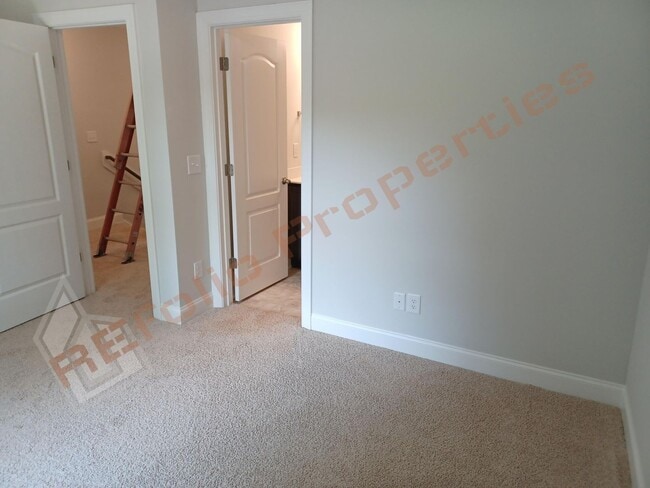 Building Photo - 718 Rosefield Dr