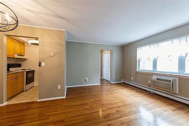 Building Photo - 40 Ellington St