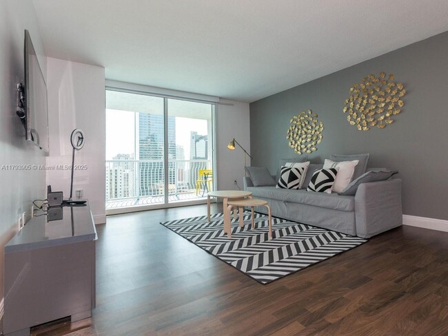 Building Photo - 1200 Brickell Bay Dr