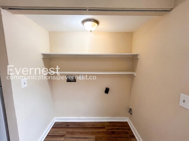 Building Photo - 9 Sycamore Ct