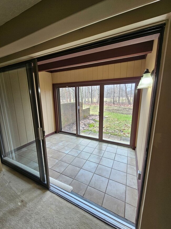 Building Photo - Beautiful 2 Bedroom Juniper Hills Condo For Rent