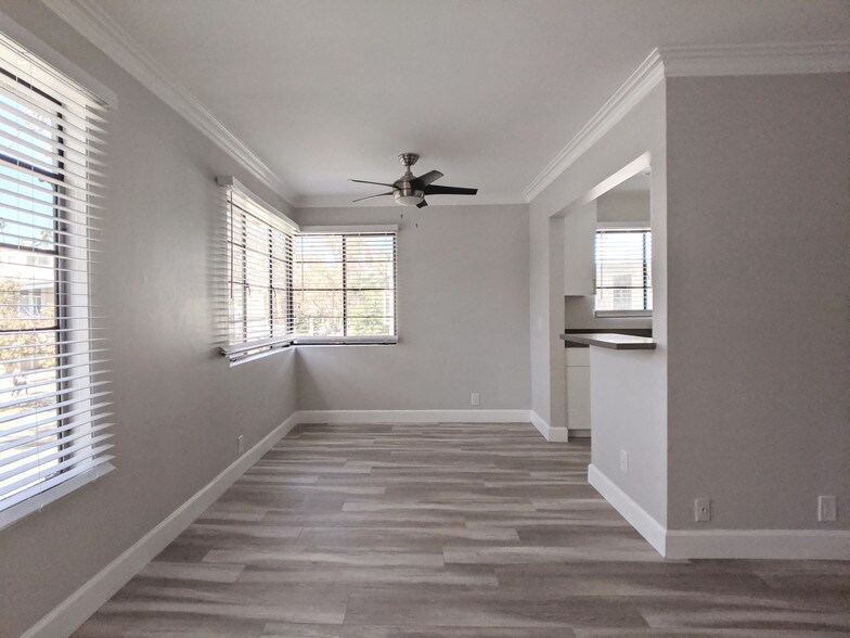 Dining Area - 458 S Oakhurst Dr