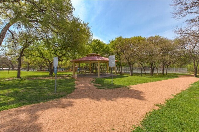 Building Photo - 6810 Willamette Dr