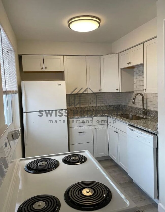 Building Photo - 3088 Dorris Ave
