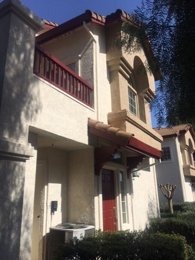 Primary Photo - Outstanding 2 bd 2 bth Condo in prime Plea...