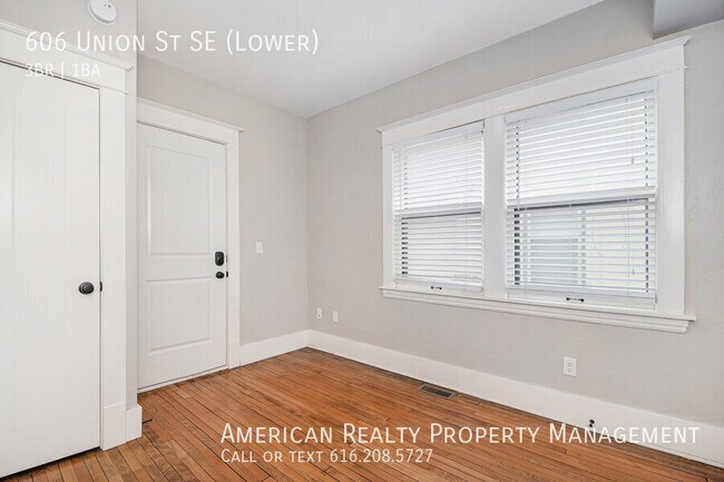 Building Photo - 606 Union Ave NE