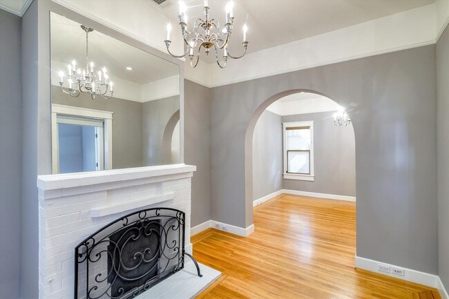 Building Photo - Fantastic, updated Noe Valley single famil...
