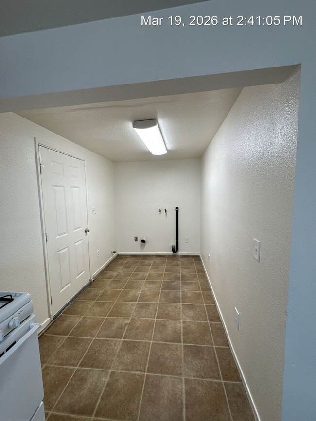 Building Photo - Cozy Corcoran home for rent!