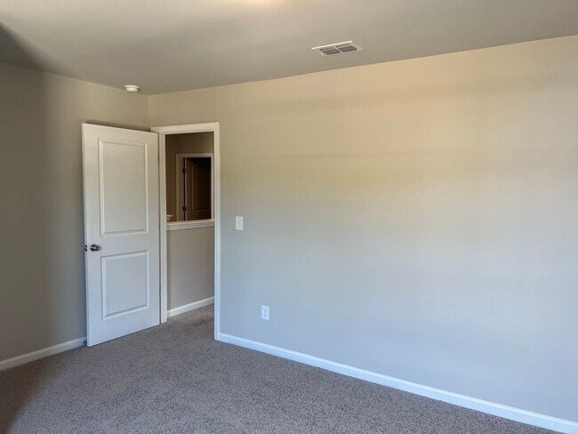 Building Photo - Wonderful Home in The Highlands