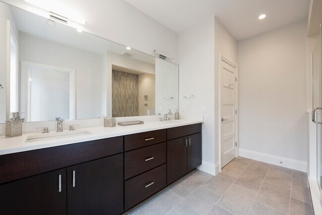 Building Photo - 962 Walnut St