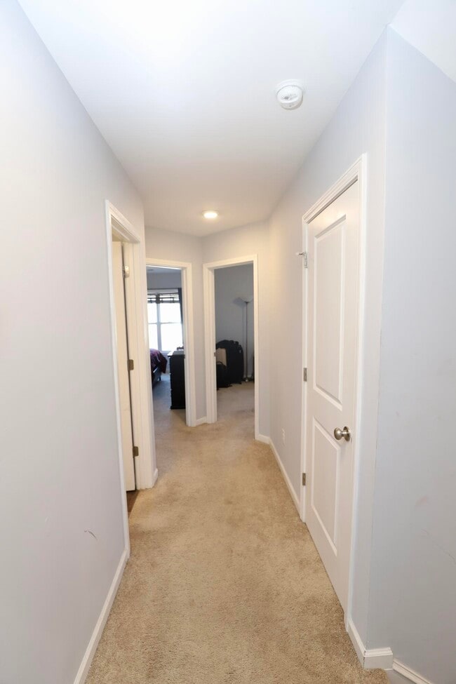 Building Photo - 1009 Providence Plantation Dr