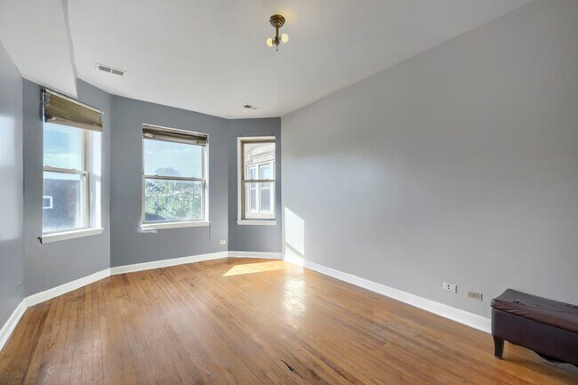 Building Photo - 7724 S Cornell Ave