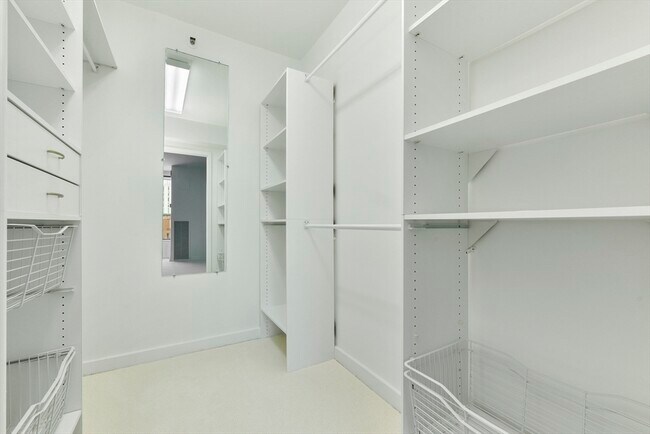 Building Photo - 220 Boylston St