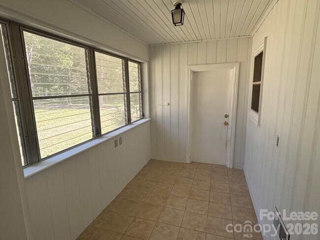 Building Photo - 6038 Preston Ln