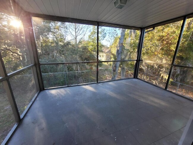 Building Photo - 7857 Pinehurst Dr
