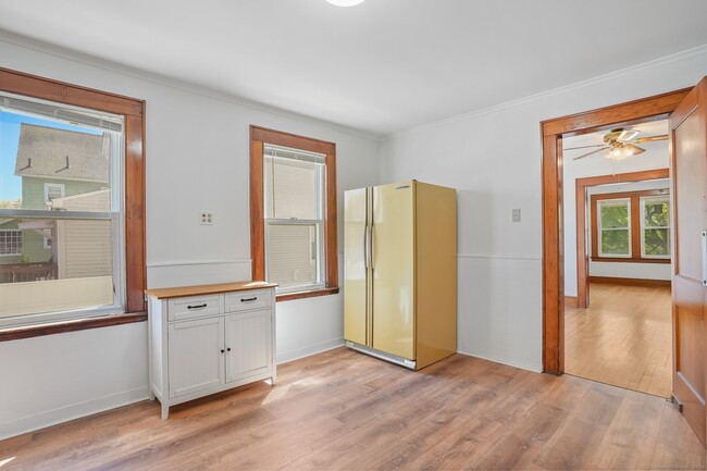 Building Photo - 108 Barnum Ter