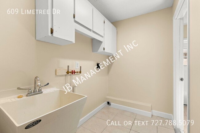 Building Photo - 609 Limetree Dr