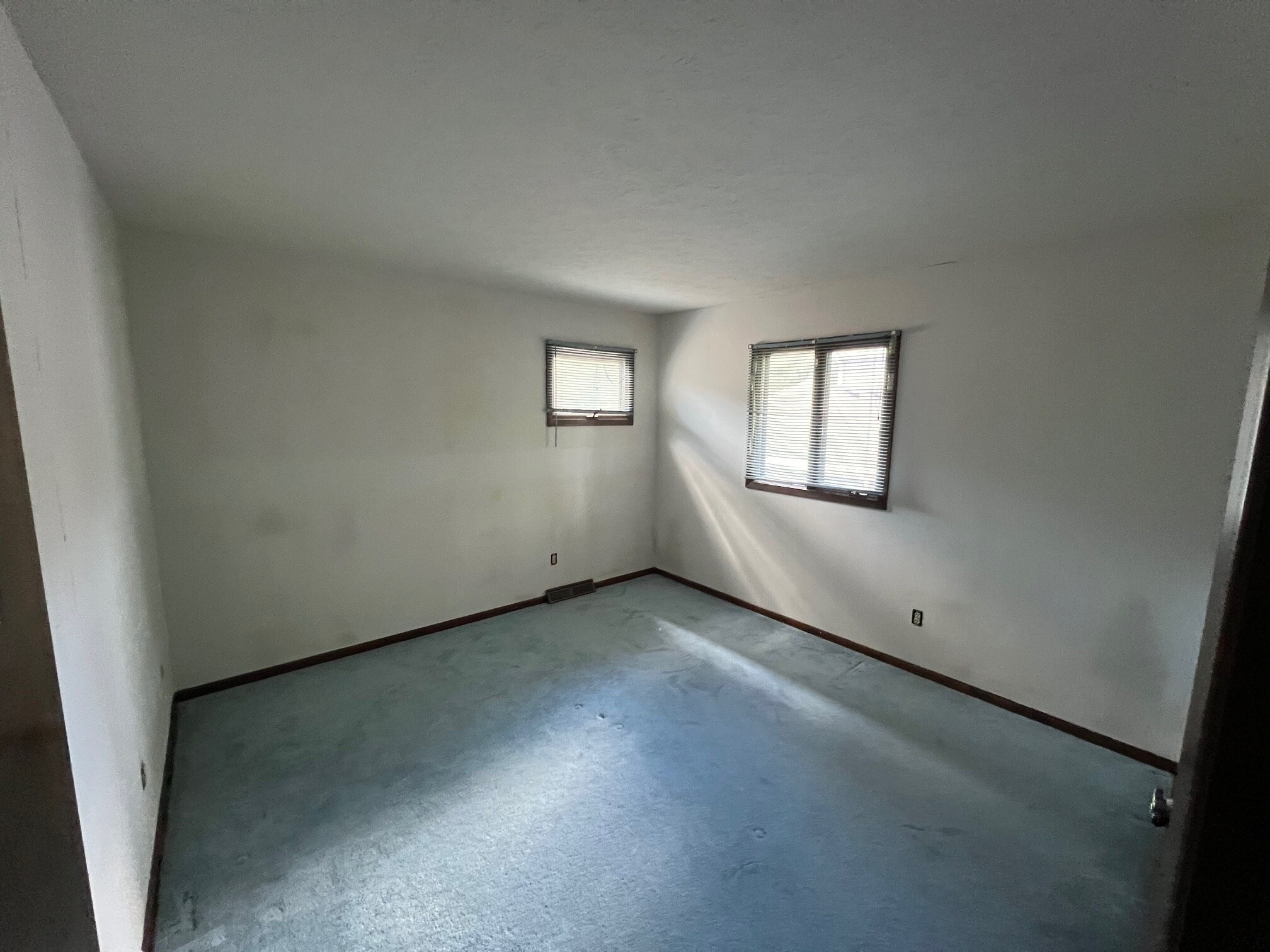 Building Photo - 25946 Tallwood Dr