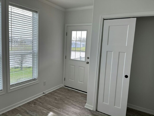 Building Photo - 7812 Cameo Ln