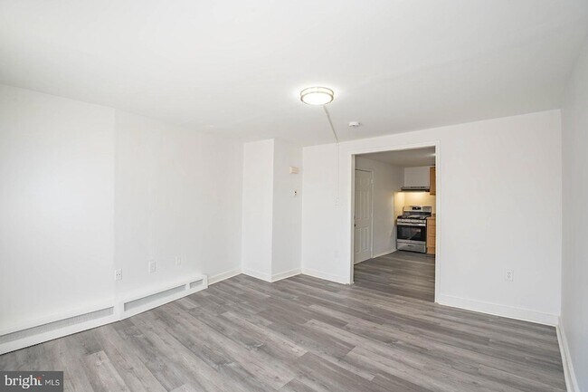 Building Photo - 122-122 Perry St