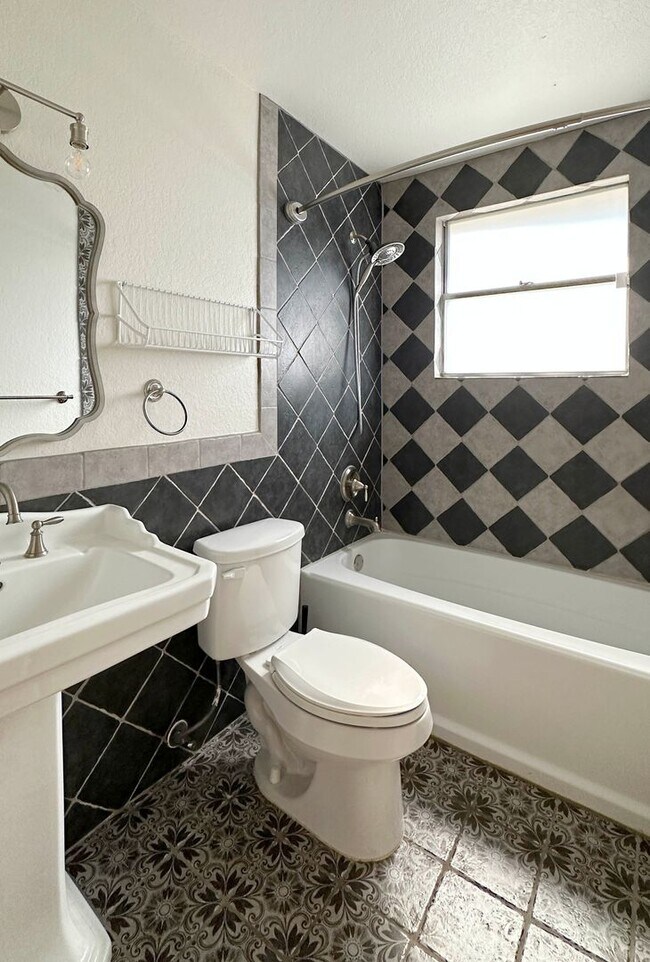 Building Photo - China Grove 4 bedroom, 3 bathroom
