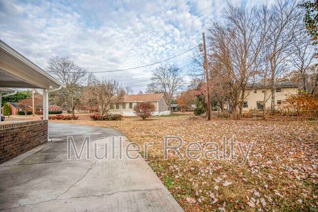 Building Photo - 11719 S Williamsburg Dr