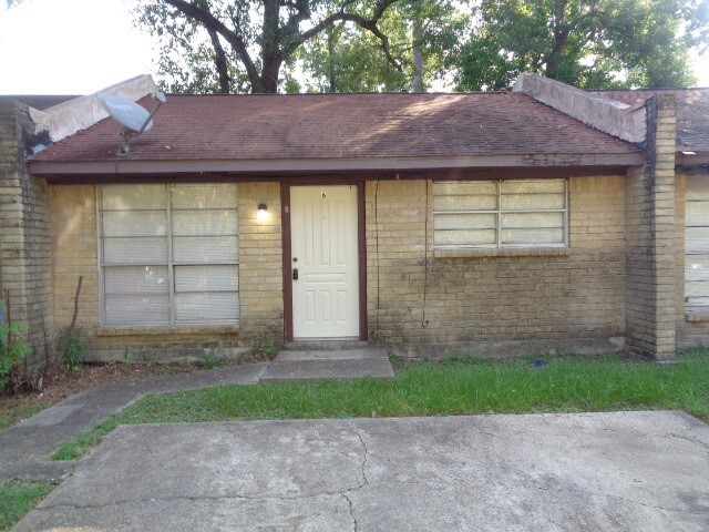 Primary Photo - 701 Foster Dr
