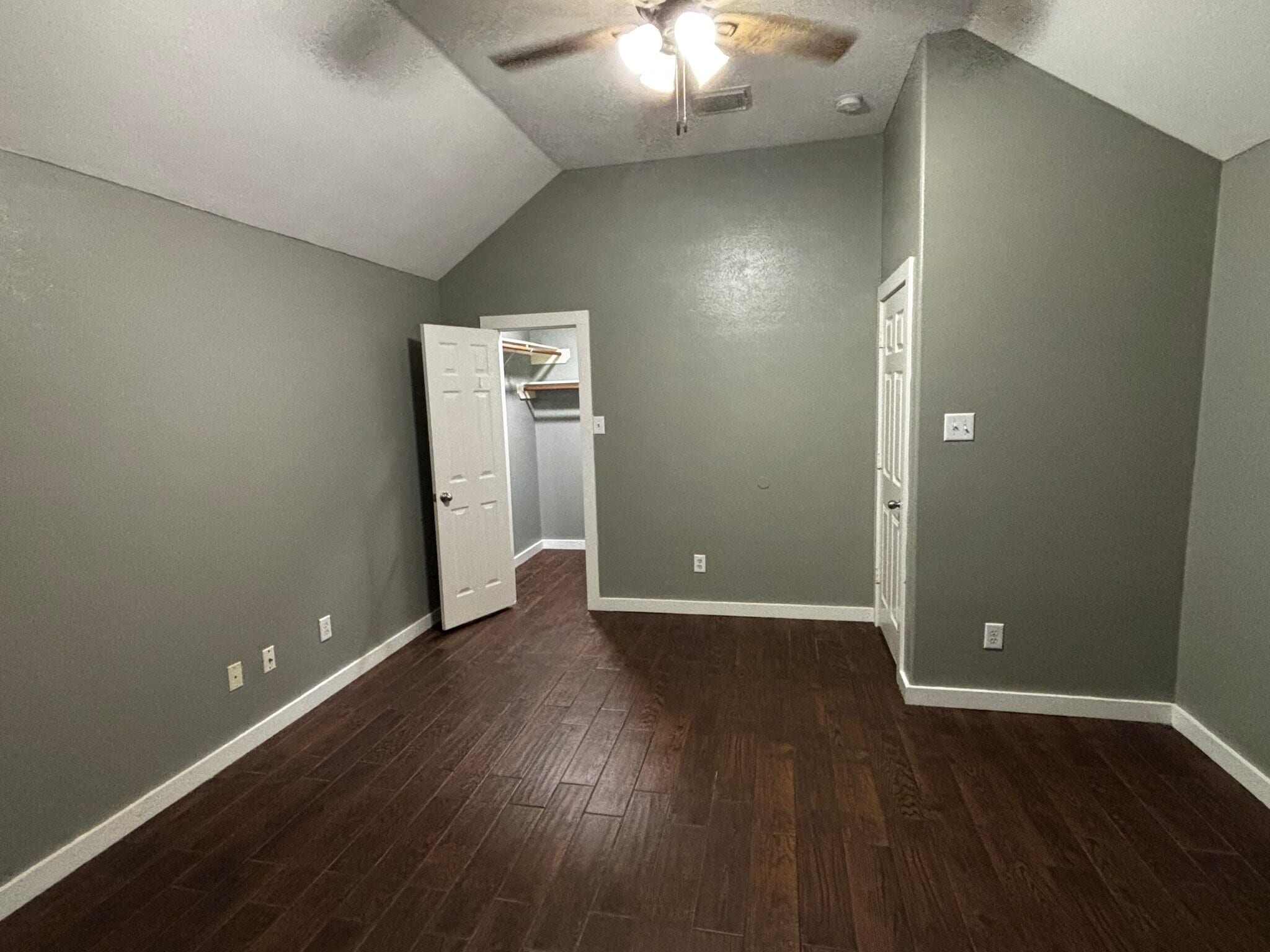 Building Photo - 4623 Village Park Dr