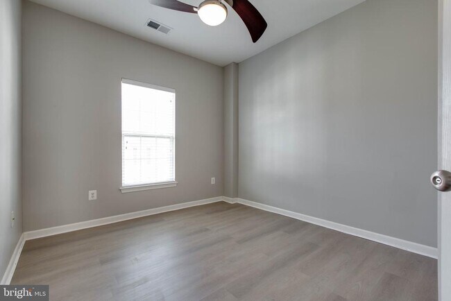 Building Photo - 1739 Theale Way