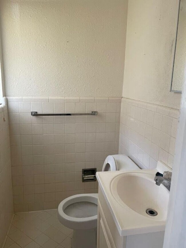 Building Photo - 2485 Cypress Dr