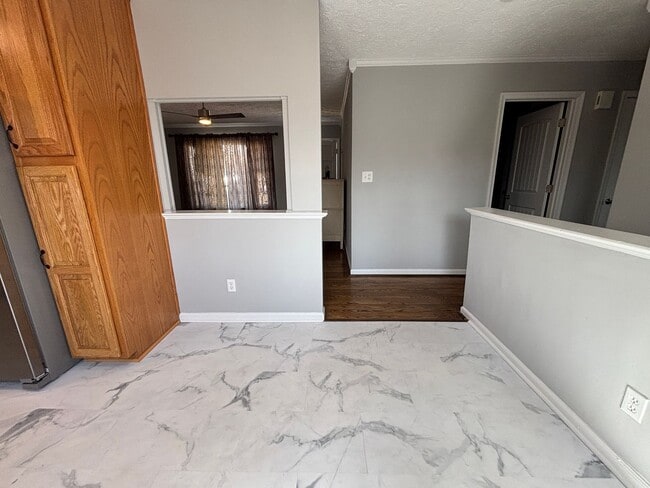 Building Photo - 449 Missimer Ln