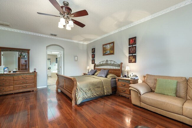 Building Photo - One story beauty in Errol Estates and Loca...