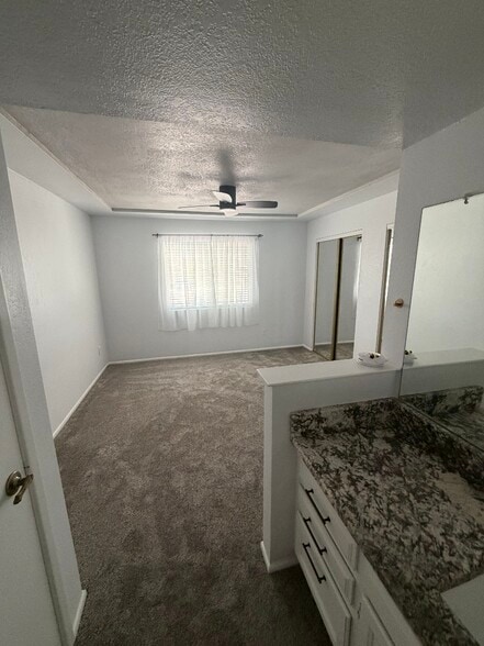 Building Photo - 1582 W Curry Dr