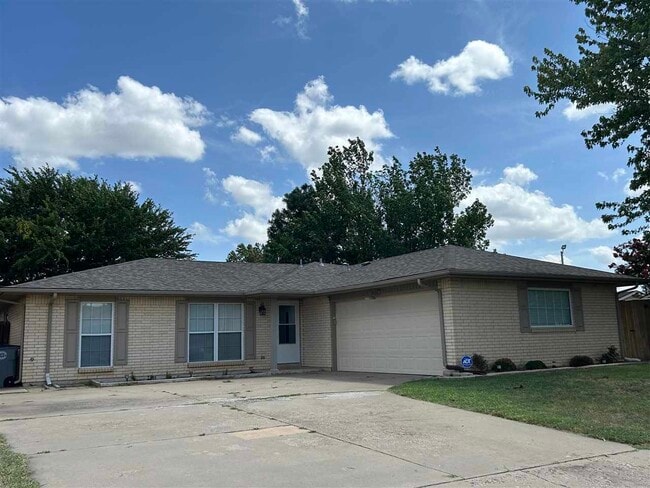 Building Photo - 4626 NE Bell Ave