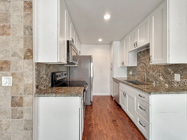 Building Photo - SD: Gorgeous 2BD/1BA Upgraded Condo in Cherokee Point W/ Parking & Private Patio!