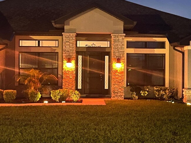 Building Photo - "Spacious 4-Bedroom Home in Mulberry's Heritage Park - 2 Full Baths & 2,211 Sq. Ft. of Comfort!"
