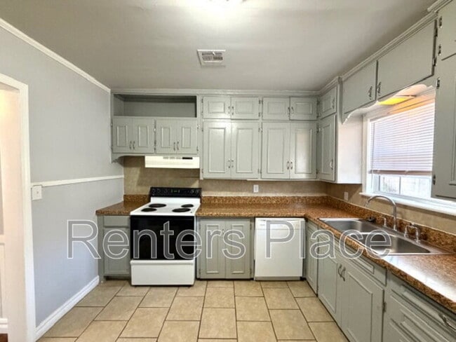 Building Photo - 1328 S Erie Ave