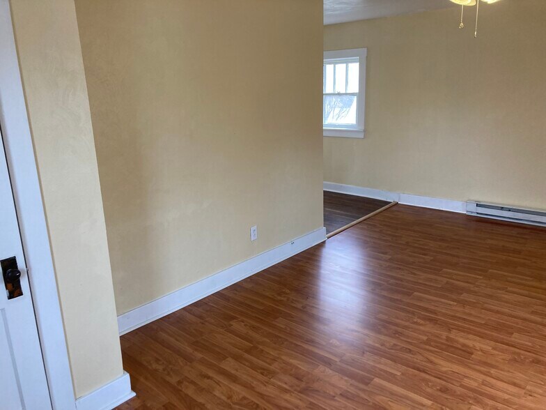 Building Photo - 240 W Hallam Ave