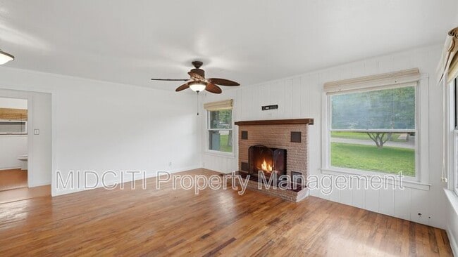 Building Photo - 1079 Canyon Dr