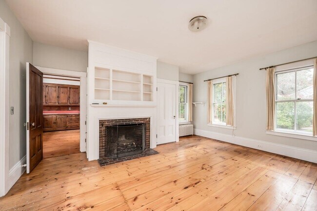 Building Photo - 110 Exeter Rd