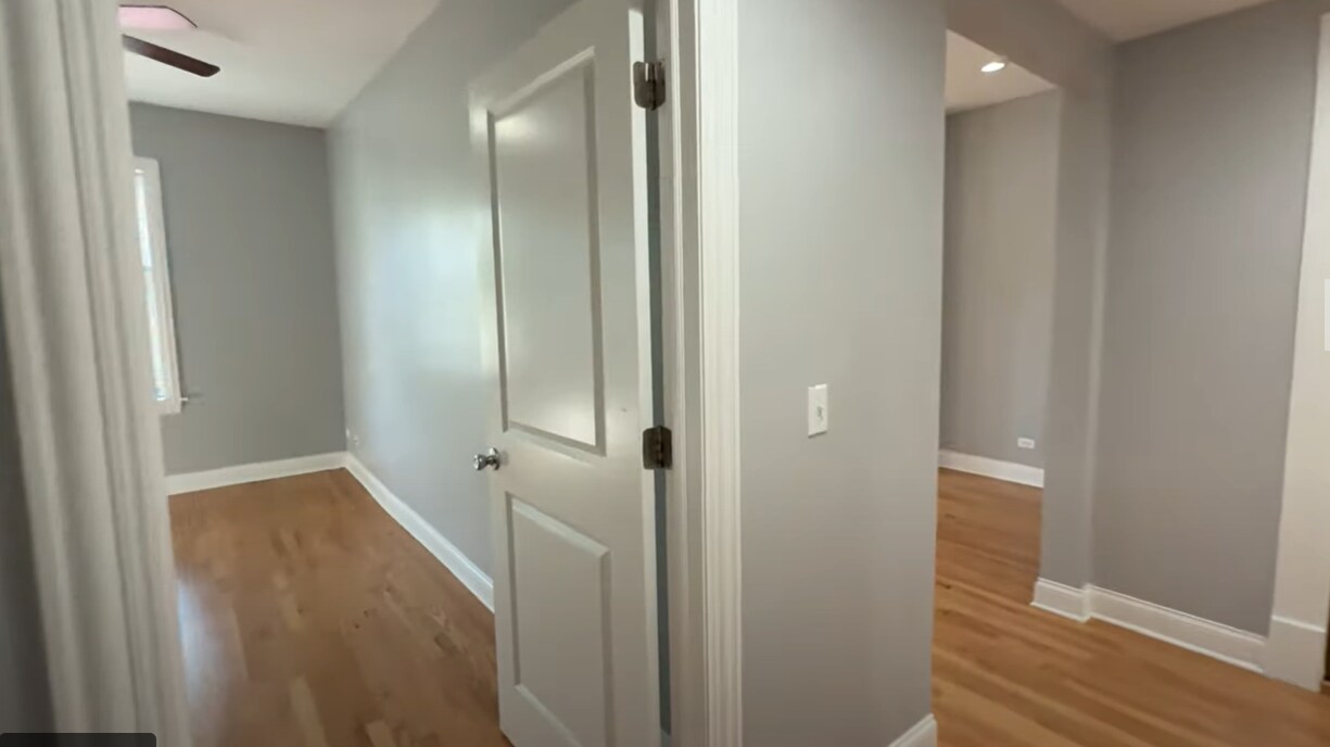 Building Photo - 4452 N Sheridan Rd