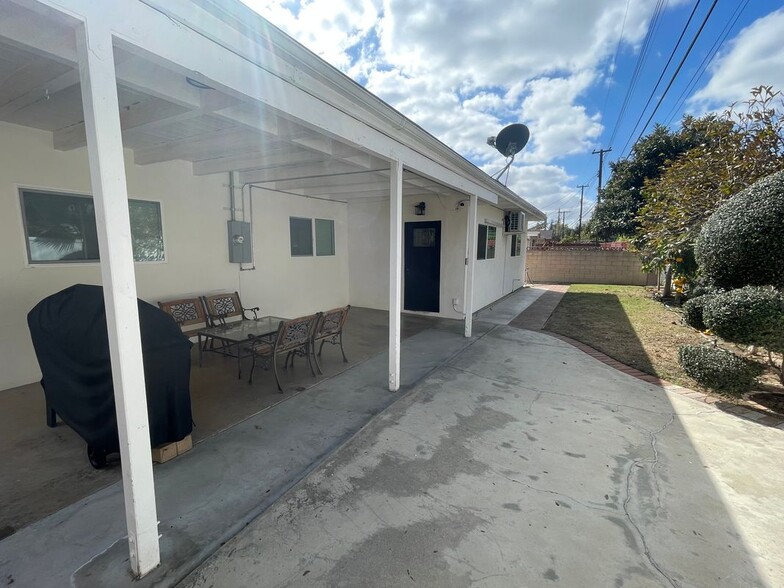 Building Photo - 15947 Amber Valley Dr