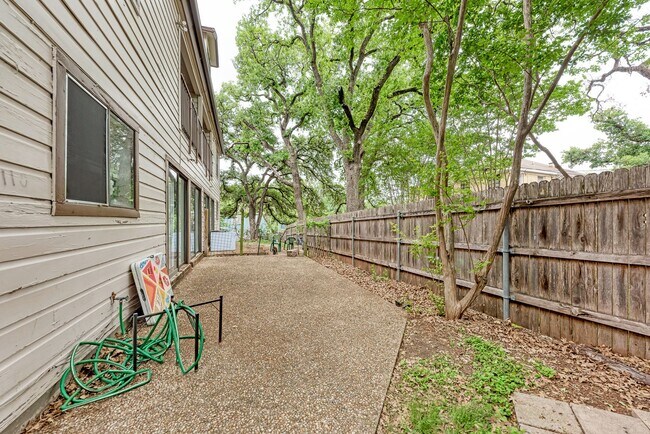 Building Photo - 3102 Cedar St